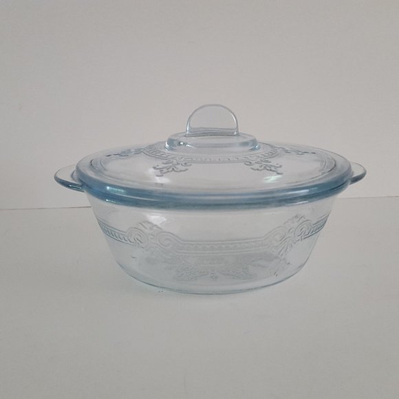 Vintage Fire-King Oven Glass Small 8oz Casserole Dish with Lid - Picture 2 of 10